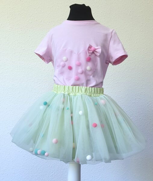 The greenish mint tone tulle skirt 80 size.