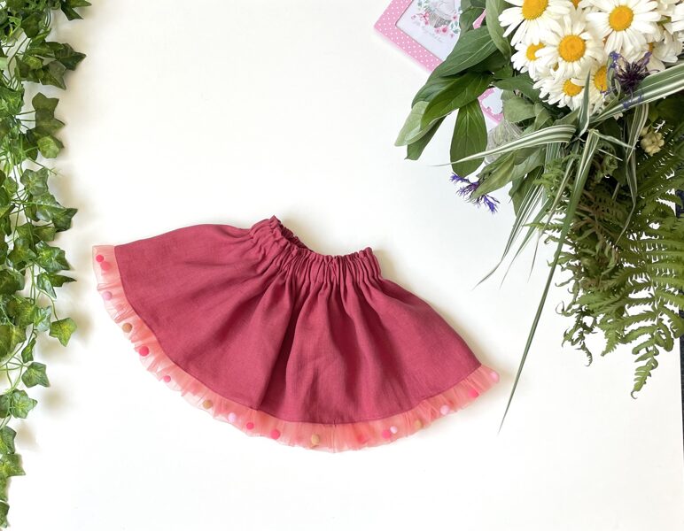 Linen skirt in reddish raspberry tone 86. Size.