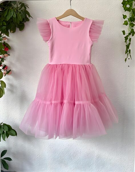 Chunky dress, soft pink tone with 2 layers of frills 128. Size.