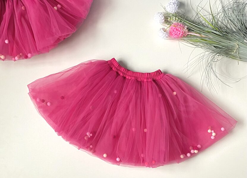 Skirt in fuchsia tone 80-134. size